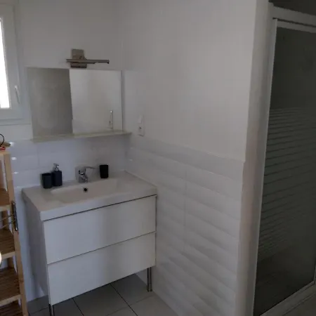 Apartment F3 En Bordure De L Etang De Thau *